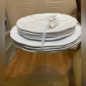 - Brand New Set Of 8 Pcs 4 Dinner Plates And 4 Salad Plates Dishwasher Saf…